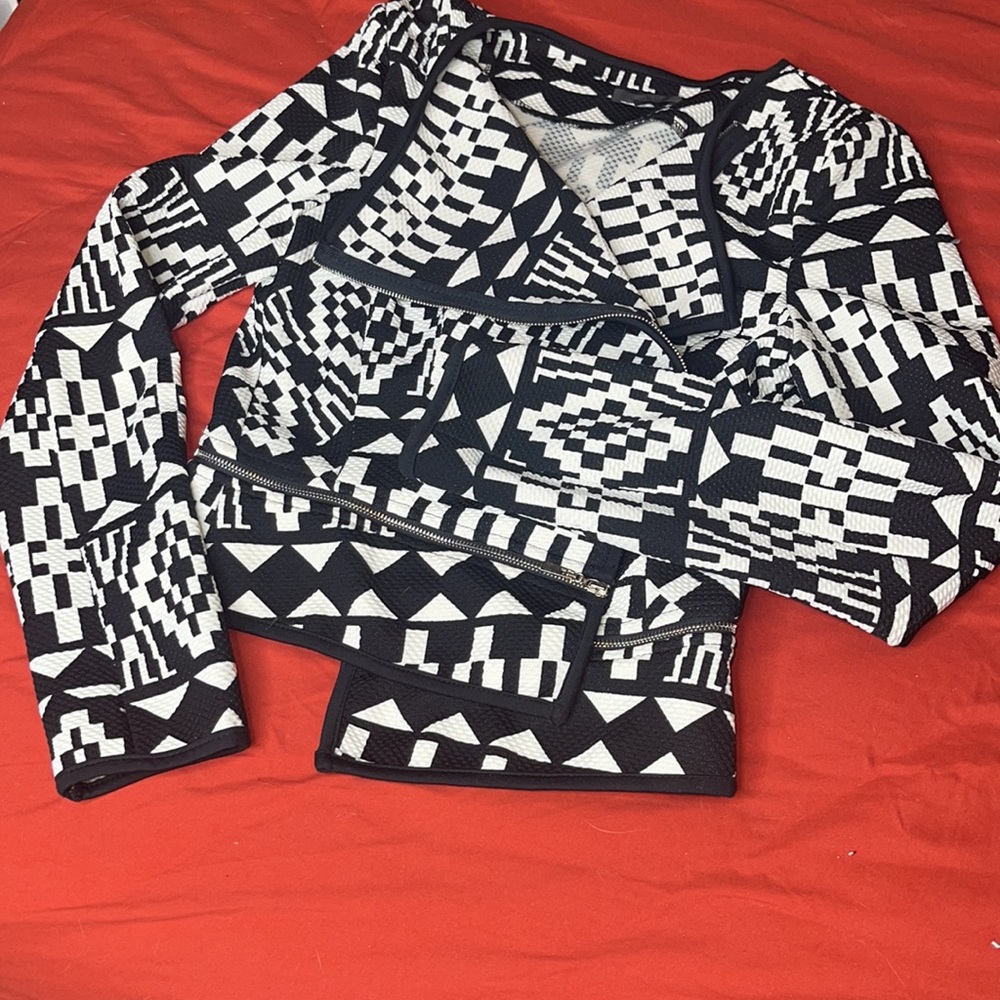 Black and white geo blazer